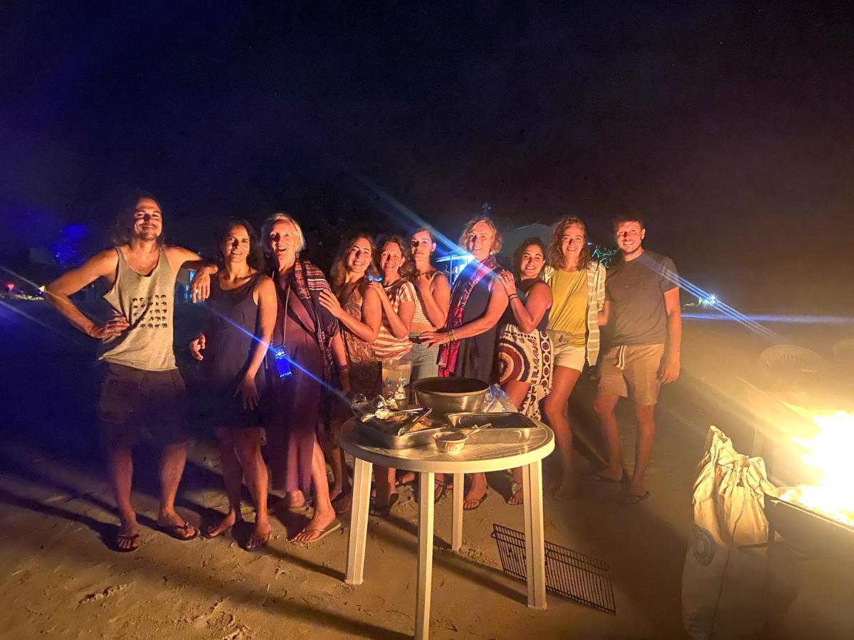 Adroit Beach Inn Гурайдо Екстериор снимка